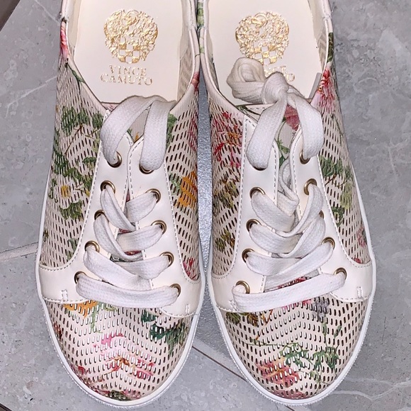 Vince Camuto kids sneakers - Picture 4 of 8